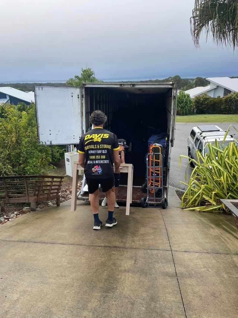 Davis Removals & Storage removalist work in Dundowran