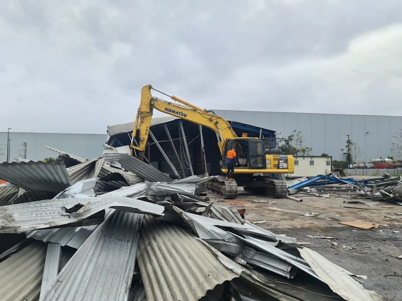 Decon Services Pty Ltd - Demolition Sunshine Coast demolition work in Mooloolaba