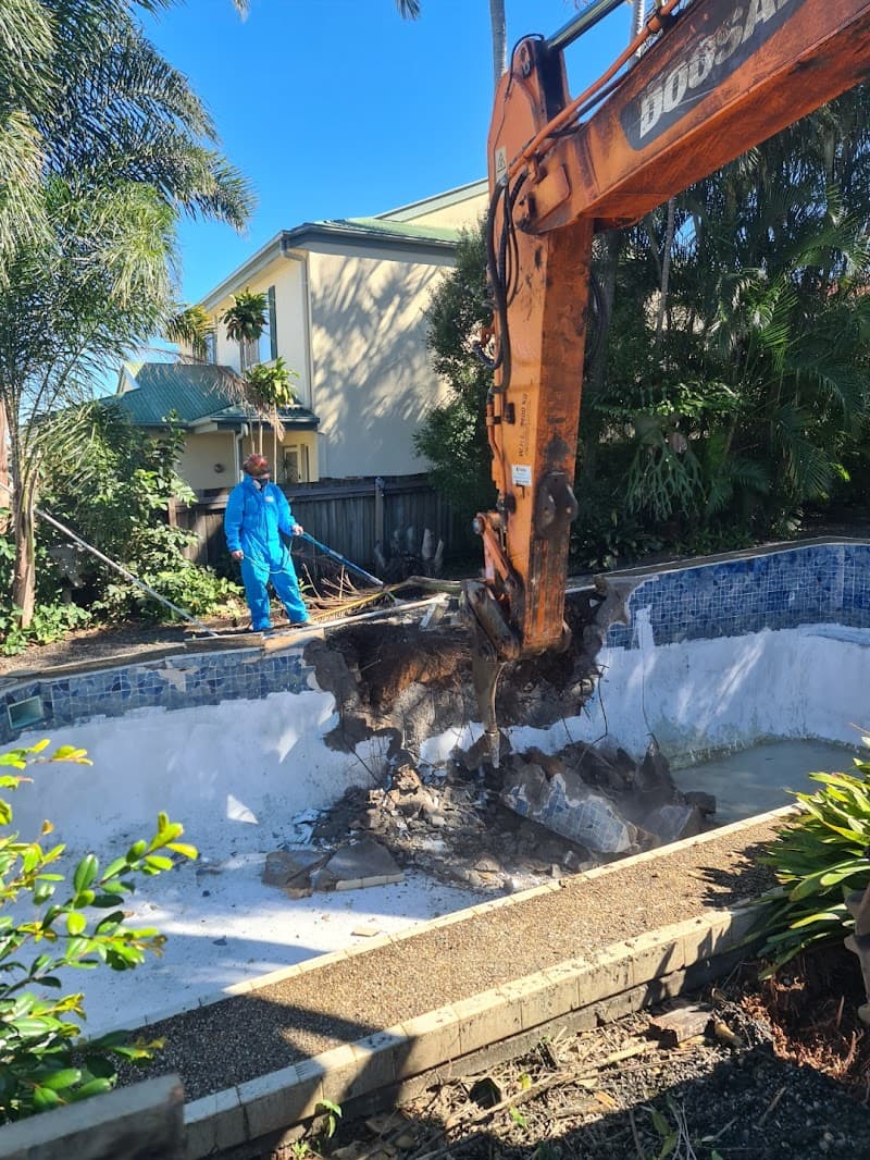 Decon Services Pty Ltd - Demolition Sunshine Coast demolition work in Mooloolaba