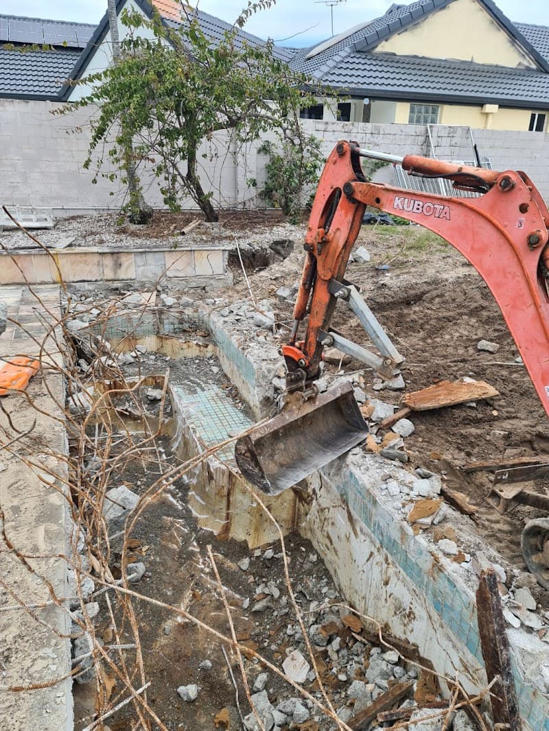 Decon Services Pty Ltd - Demolition Sunshine Coast demolition work in Mooloolaba
