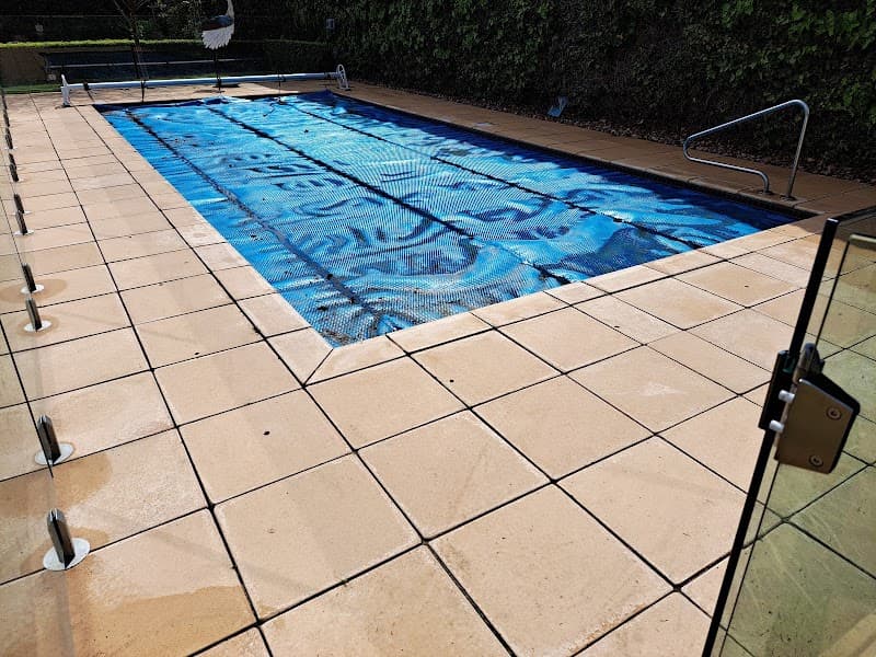 DELUXE PRESSURE CLEANING pressure washing work in Paradise
