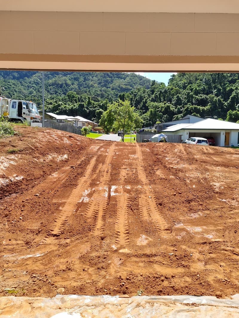 Dig Deep FNQ demolition work in Gordonvale