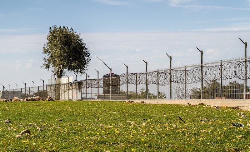 Discount Fencing Geelong fencing work in Moolap