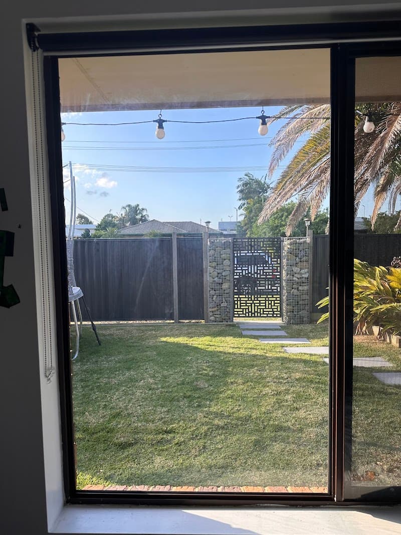 Discount Glass glass & glazier work in Kuluin
