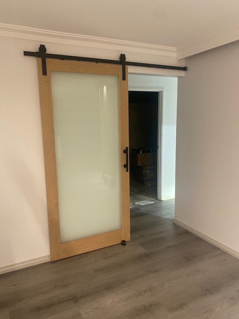 Door Installer and Supplier garage doors work in Meadow Springs