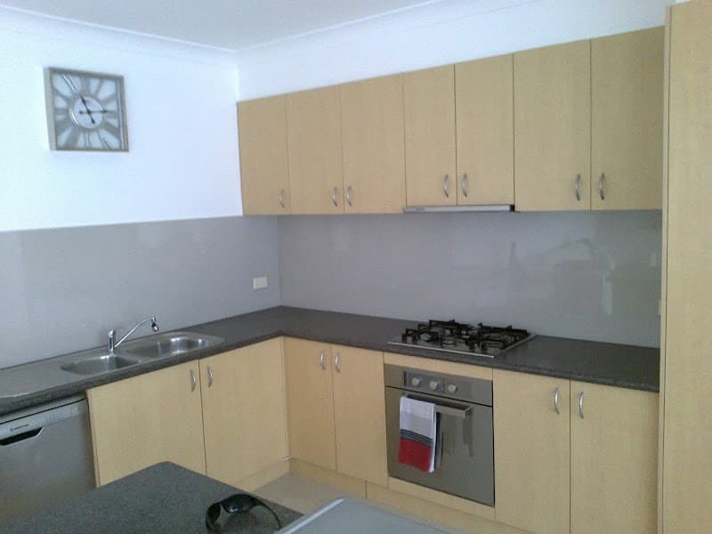 Doveton Glass glass & glazier work in Eumemmerring