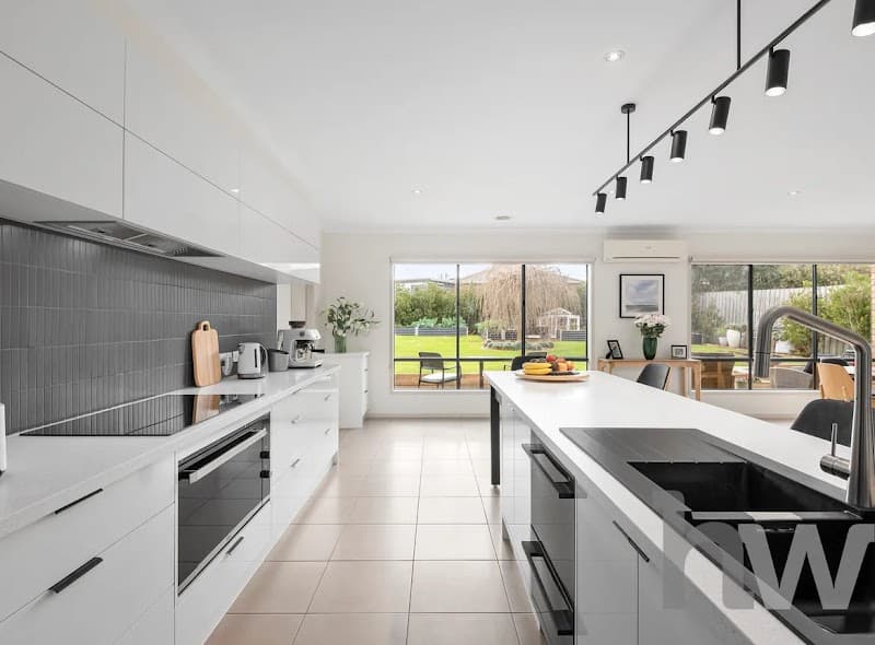 Dream Doors Kitchens Geelong Wyndham kitchen renovation work in Geelong West