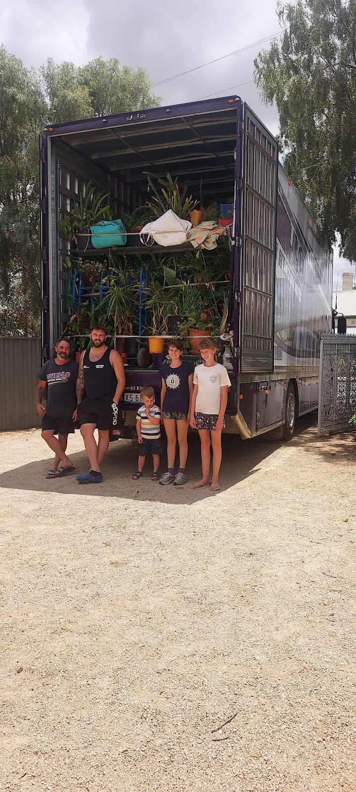 Duells Furniture Removalists PTY. LTD removalist work in Mount Gambier