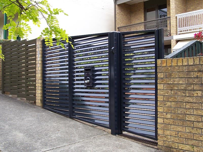 Dunn & Farrugia Fencing And Gates fencing work in Queanbeyan East