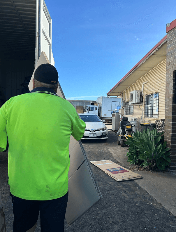Dusty's Removals & Storage removalist work in Norville