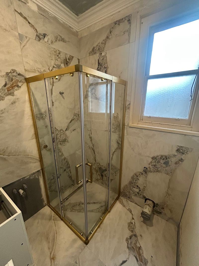 Dynamic caulking glass solutions glass & glazier work in Parkville