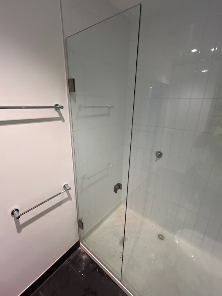 Dynamic caulking glass solutions glass & glazier work in Parkville