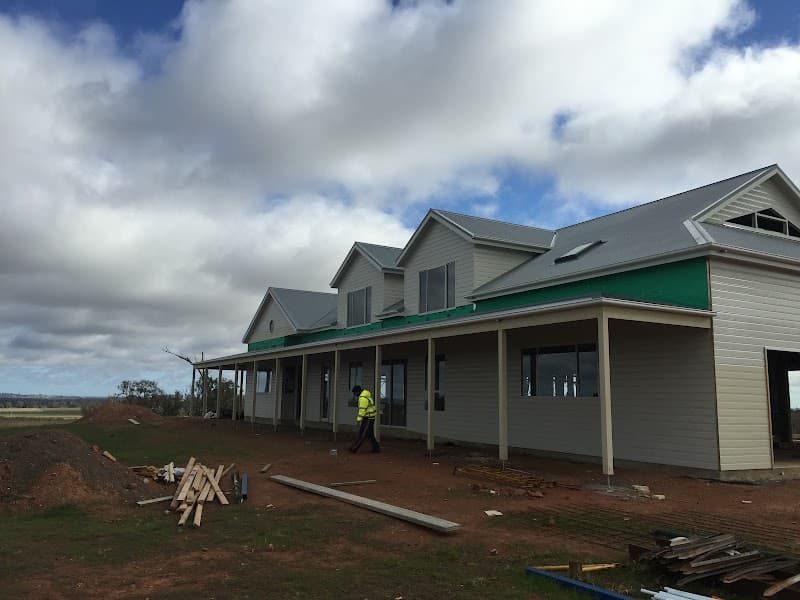 E & B Roofing roofing work in Wodonga