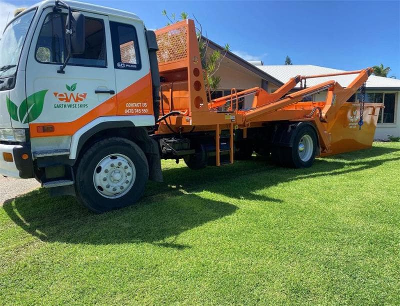 Earth Wise Skips rubbish removal work in Kunda Park