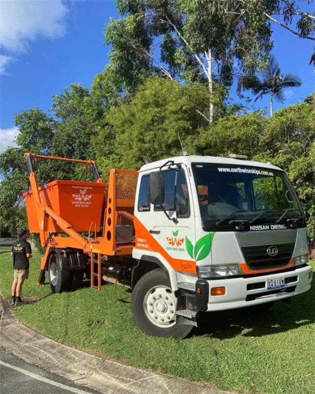 Earth Wise Skips rubbish removal work in Kunda Park