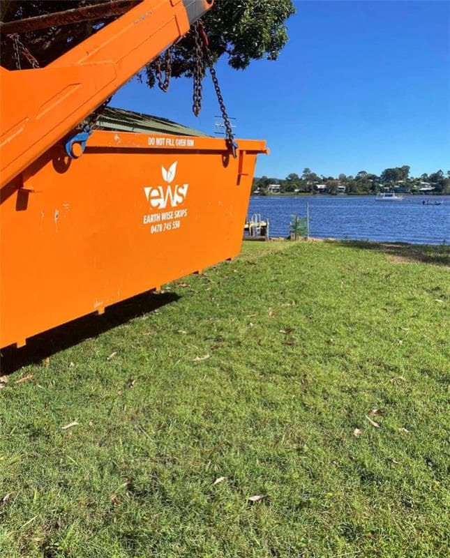 Earth Wise Skips rubbish removal work in Kunda Park