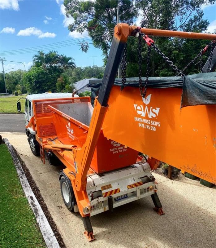 Earth Wise Skips rubbish removal work in Kunda Park