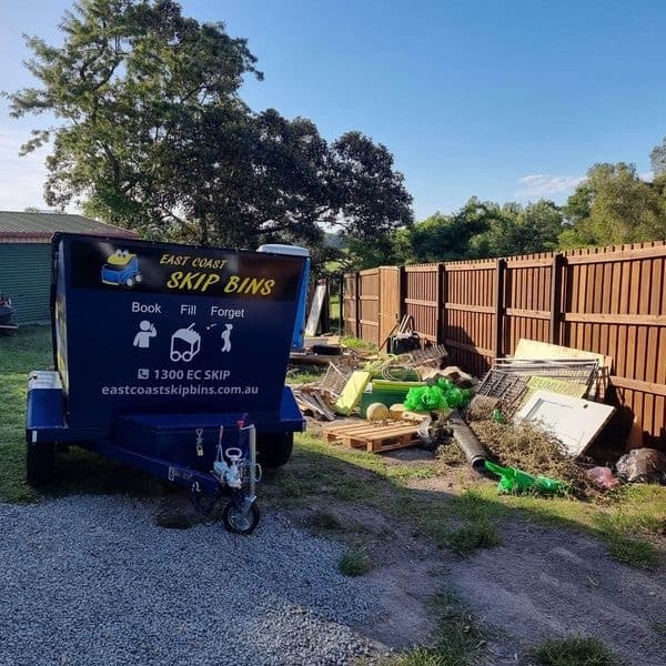 East Coast Skip Bins rubbish removal work in Mountain Creek