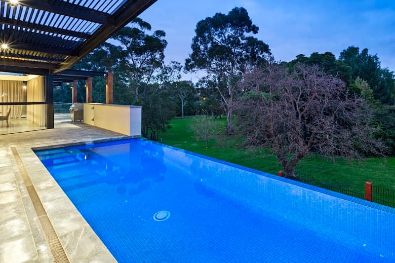 East Coast Swimming Pools pool builder work in Dromana