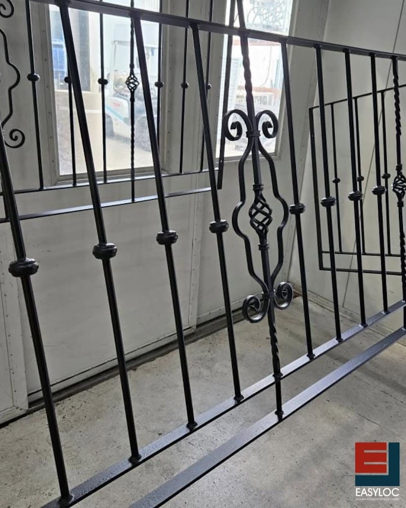 Easyloc Aluminum and Powder Coating fencing work in Glenella