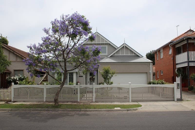 Elizabethan Pickets fencing work in Brunswick