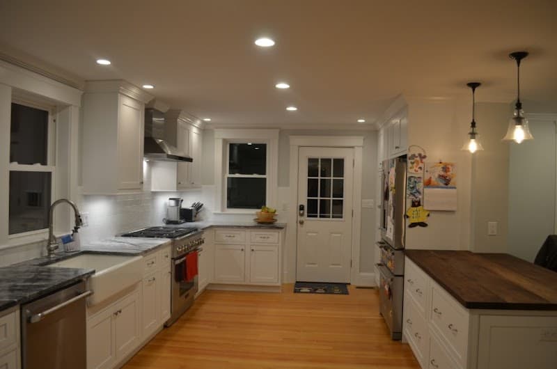 Emos Electrical electrician work in Broadbeach Waters