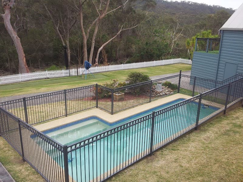 Ezycare Fencing - Northern Beaches fencing work in Mona Vale