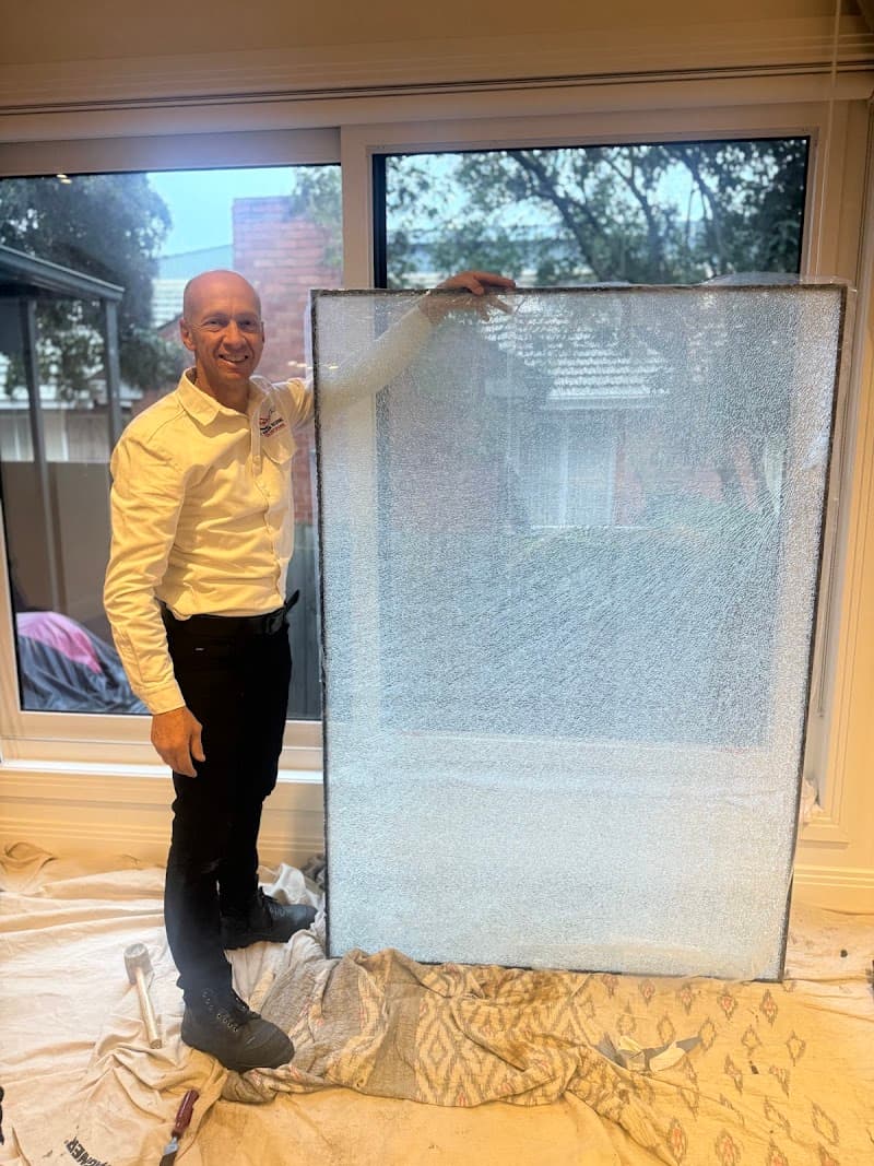 Fast Glass 24 Hrs 7 Days glass & glazier work in Oakleigh