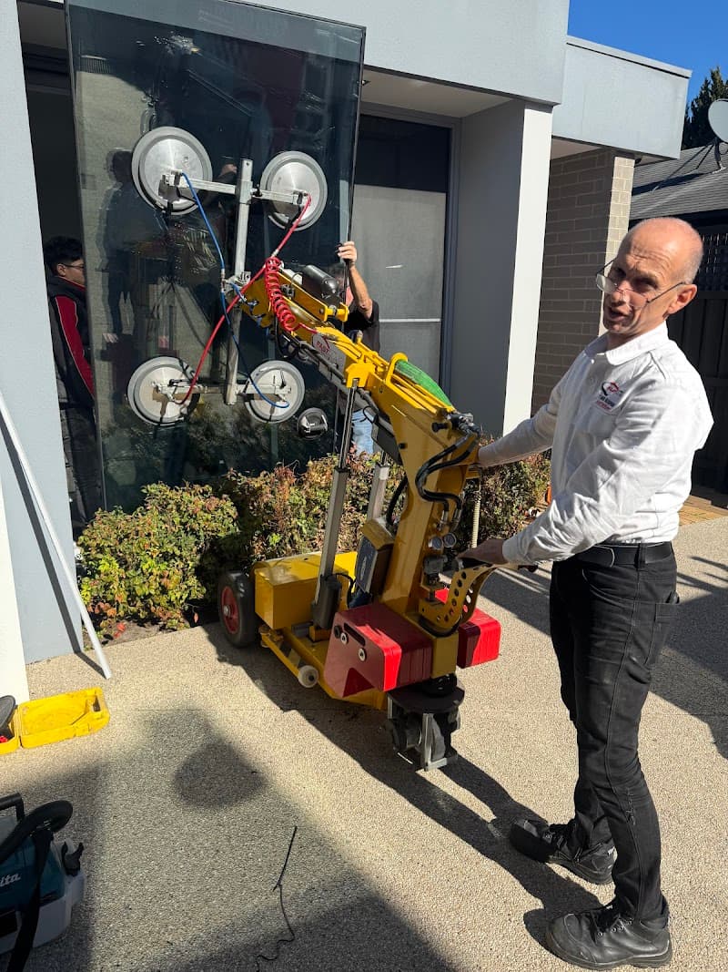 Fast Glass 24 Hrs 7 Days glass & glazier work in Oakleigh