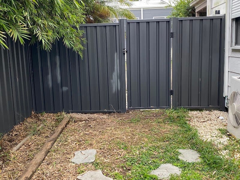 Fence Renew - Colorbond fence painting, fence repairs, gate repair and replacement. Aluminium window frame painting fencing work in Norah Head