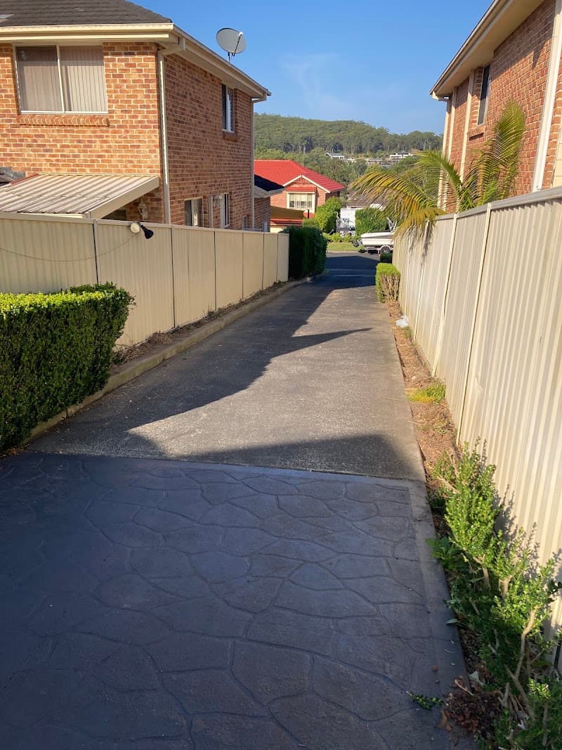 Fence Renew - Colorbond fence painting, fence repairs, gate repair and replacement. Aluminium window frame painting fencing work in Norah Head