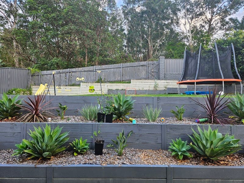 Fence Renew - Colorbond fence painting, fence repairs, gate repair and replacement. Aluminium window frame painting fencing work in Norah Head
