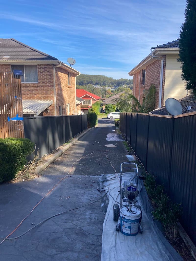 Fence Renew - Colorbond fence painting, fence repairs, gate repair and replacement. Aluminium window frame painting fencing work in Norah Head