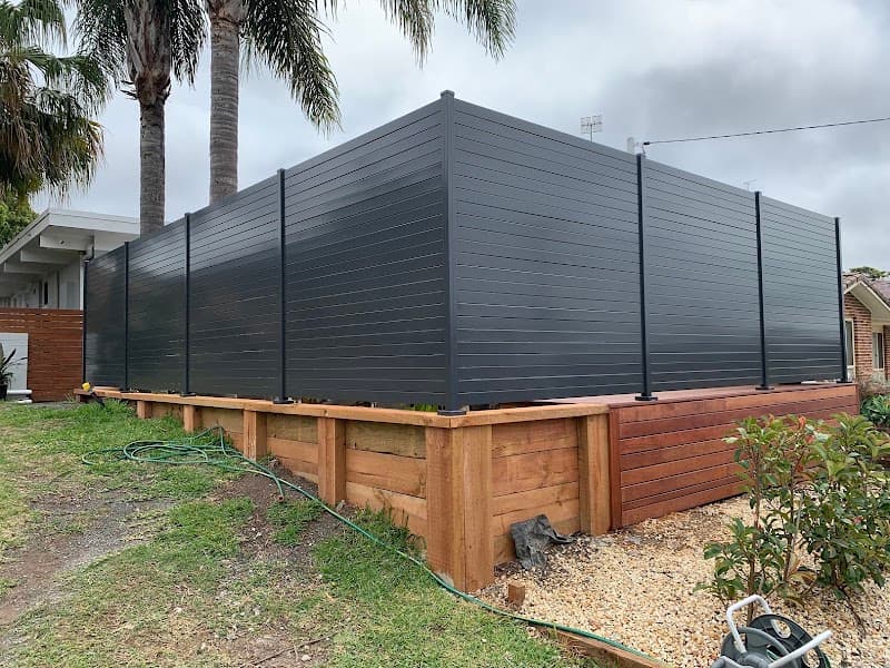 Fencing Manufacturers fencing work in West Gosford