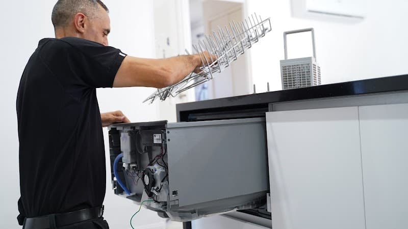 Fisher and Paykel Service and Repairs Specialist - Clint Tamihana appliance repair work in McDowall