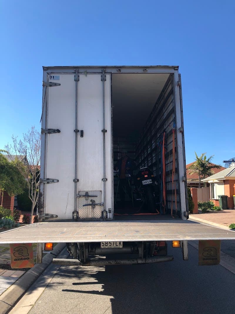 Flyway Removals removalist work in Torrensville