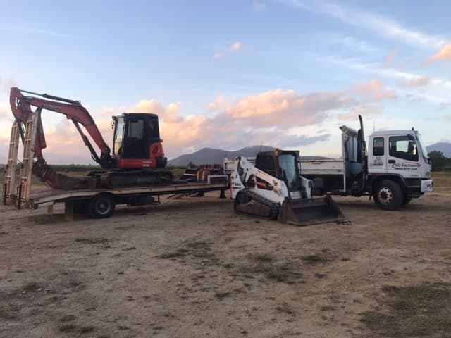 FNQ Earthworx demolition work in Whitfield