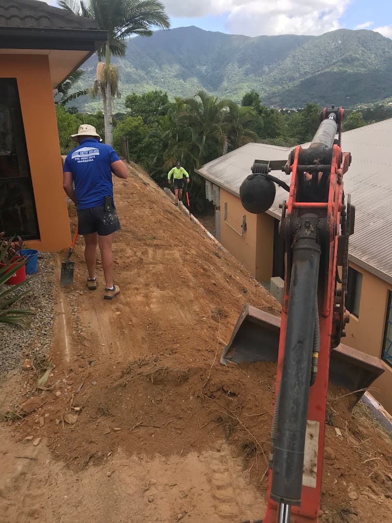 FNQ Earthworx demolition work in Whitfield