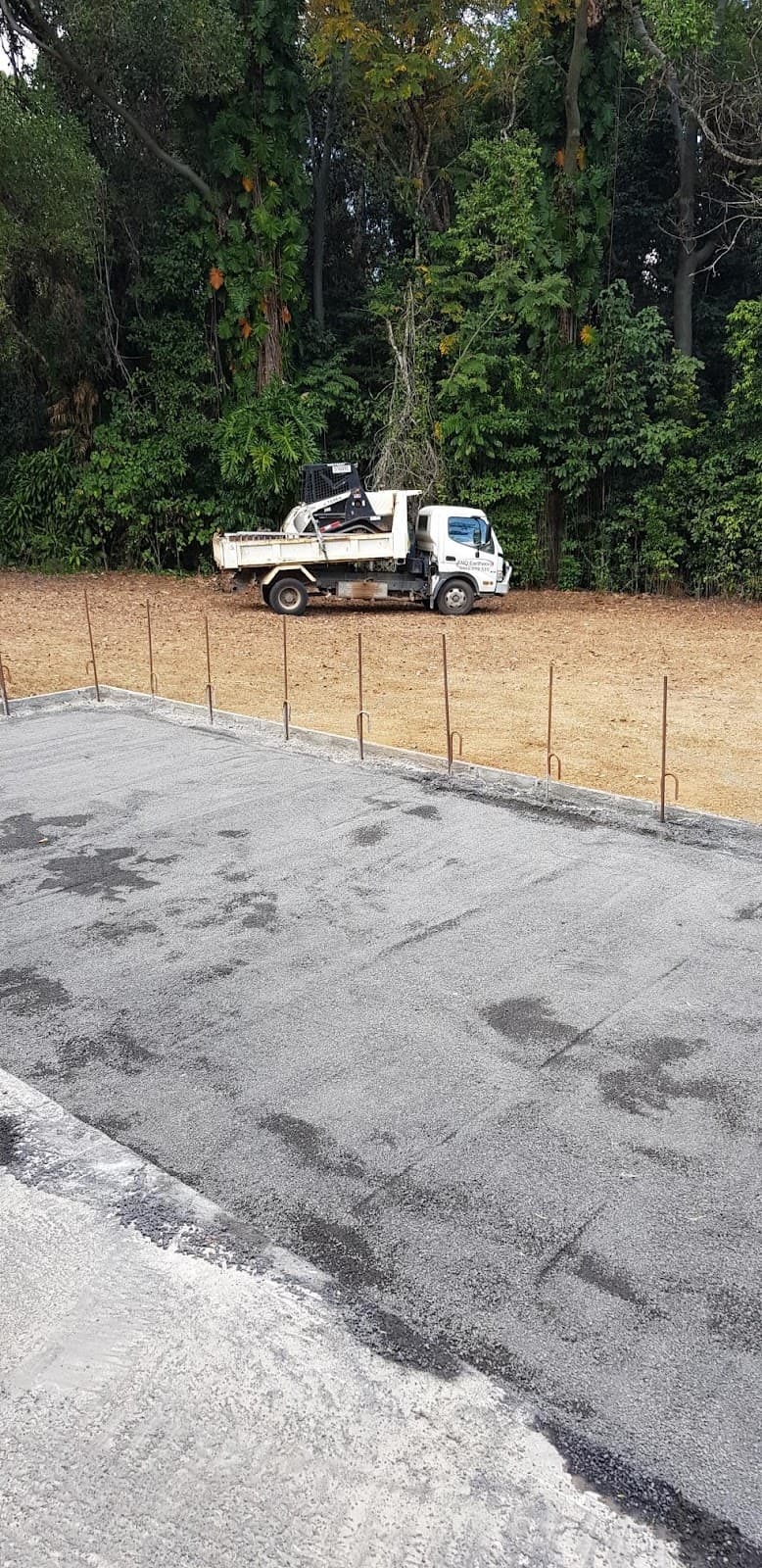 FNQ Earthworx demolition work in Whitfield