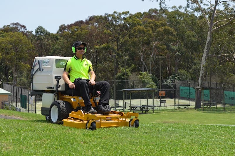 Fox Mowing & Gardening Eimeo | Lawn Mowing & Gardening Services gardening work in Eimeo