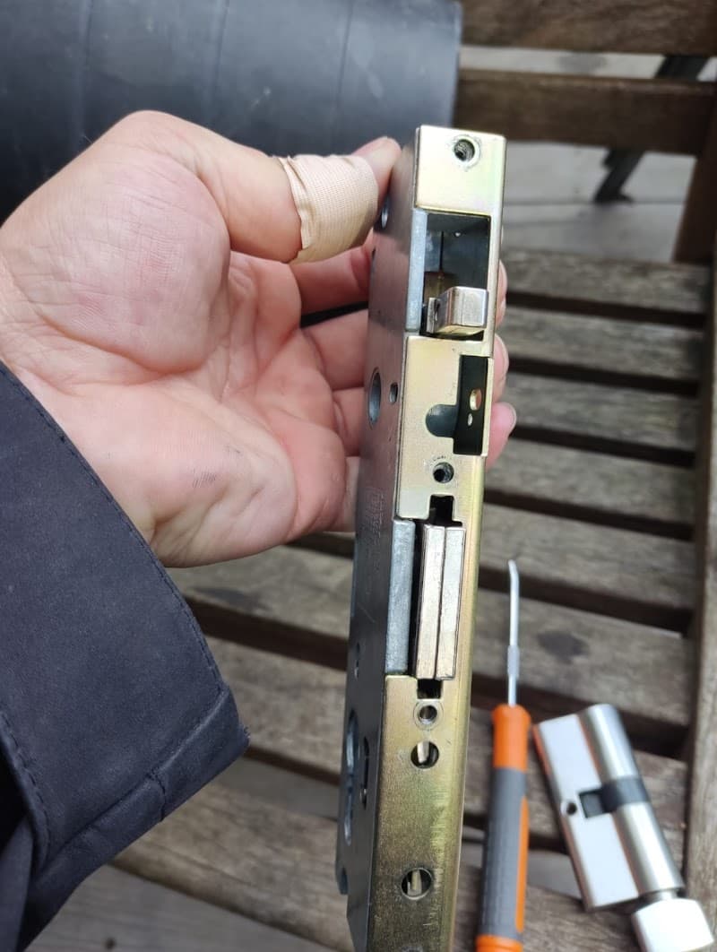 Frankston Lock Service locksmith work in Frankston