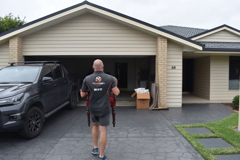 Frontline Removals And Storage removalist work in Port Macquarie
