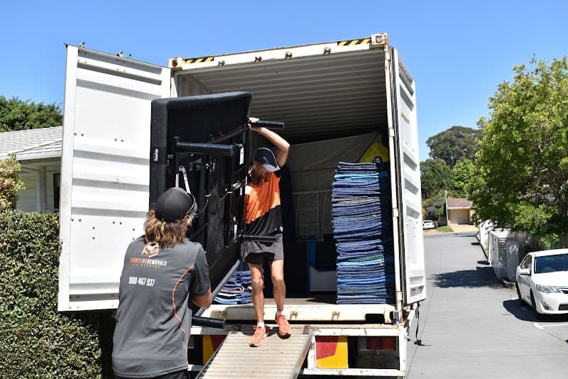Frontline Removals And Storage removalist work in Port Macquarie
