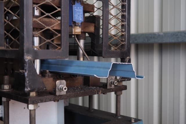 Fullerton's Plumbing Manufacture roofing work in Woree