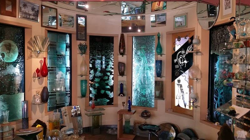 G 4 Glass glass & glazier work in St Kilda