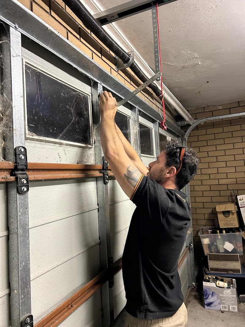 Garage Door Pros Melbourne garage doors work in St Kilda