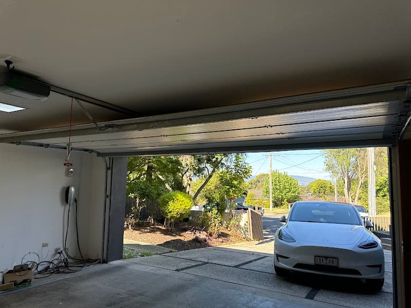 Garage Door Pros Melbourne garage doors work in St Kilda