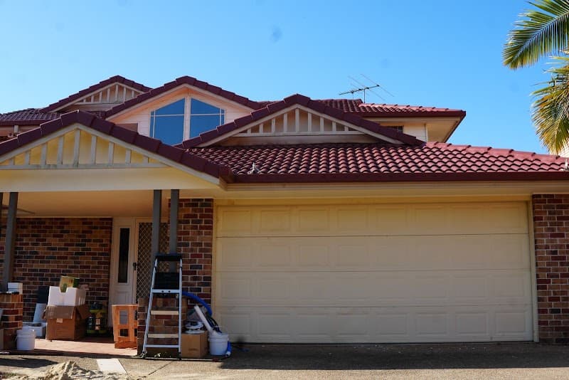 Garage door pros Newcastle garage doors work in Hamilton