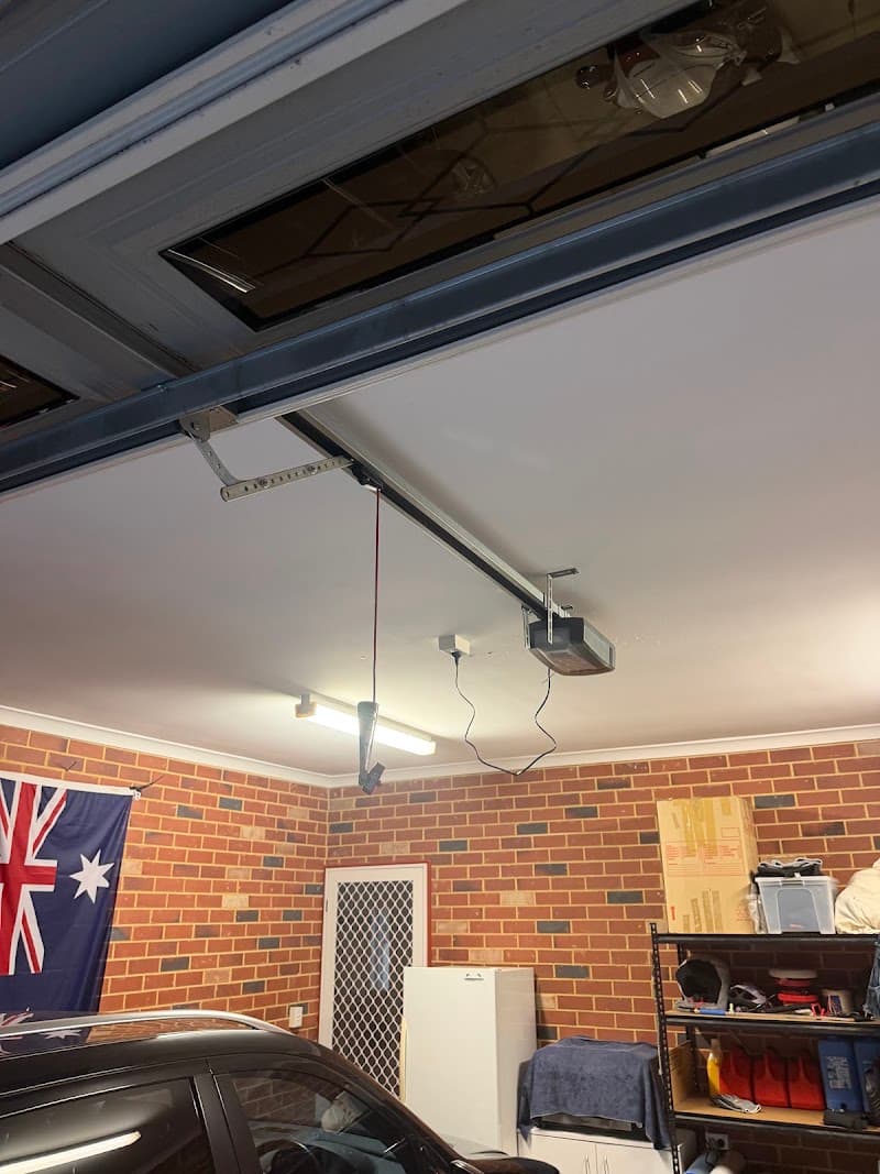 Garage door pros Newcastle garage doors work in Hamilton