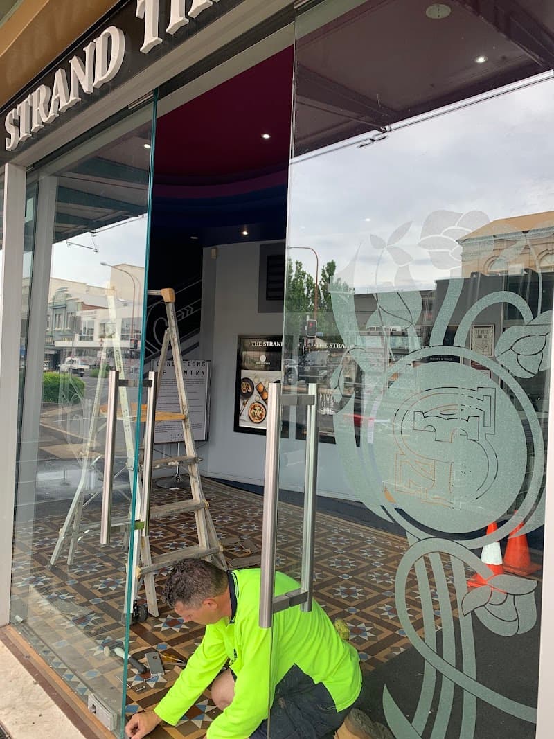 Garden City Glass -24 Hour Emergency glass Replacement glass & glazier work in Glenvale